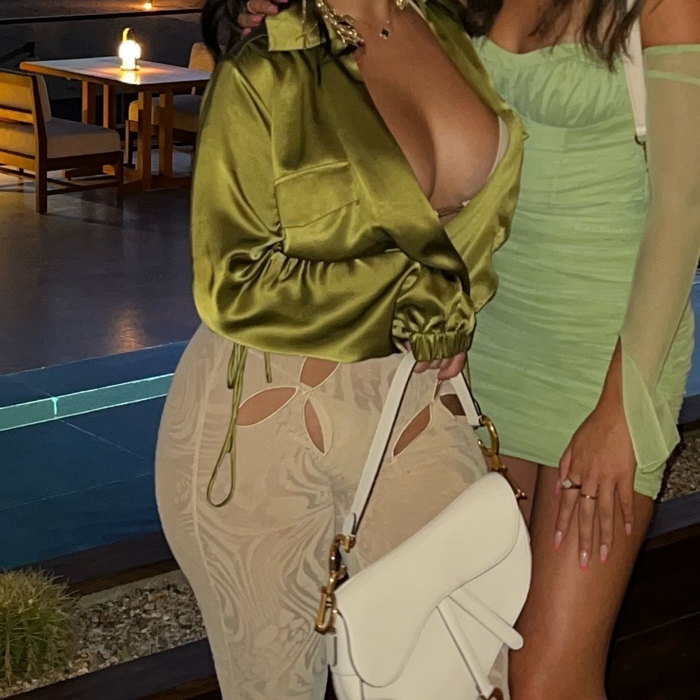 Green 100% Silk Top - Picture 2 of 12